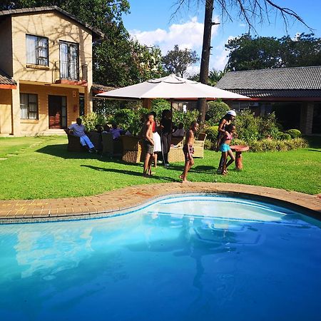 Hoyohoyo Chartwell Lodge Johannesburg Exterior photo